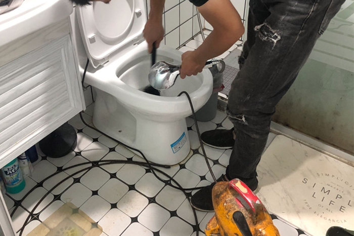 周矶办事处疏通下水道