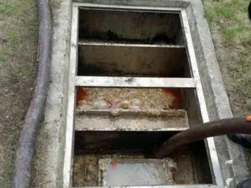 周矶办事处隔油池清理