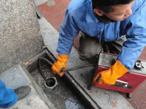 周矶办事处疏通下水道