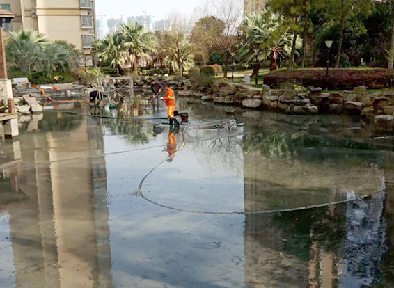 周矶办事处景观池淤泥清理