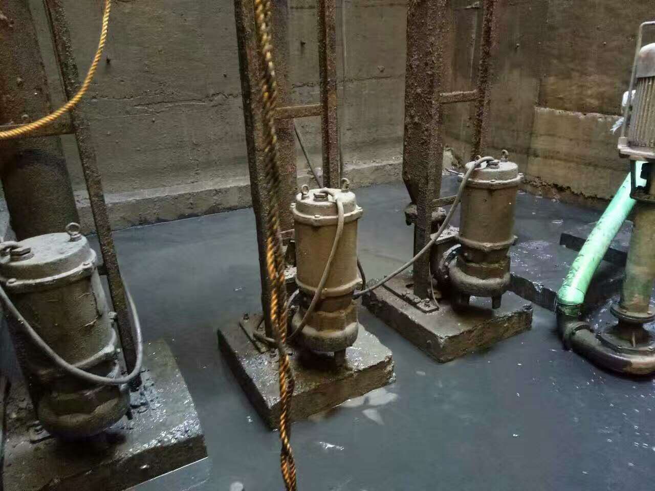 周矶办事处污水池清理